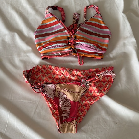 Maaji bikini size M top and S bottoms - Picture 4 of 4